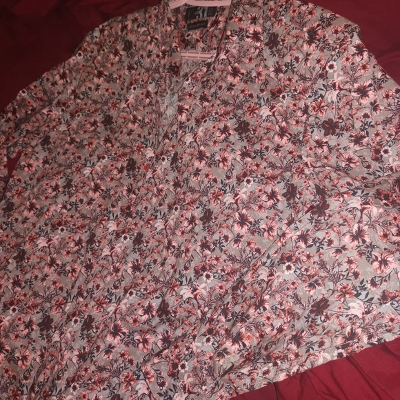 Pink flower shirt for men - Picture 3 of 3